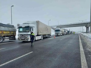 İ̇stanbul’a Giden Otobüslerin Bolu Geçişine İzin Veriliyor