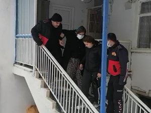 Karda Kayıp Düşen Kadının Yardımına İtfaiye Ekipleri Yetişti