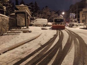 Beyoğlu Belediyesi Ekiplerinden Ana Arterlerde Gece Mesaisi