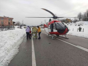 Ambulans Helikopter Karayoluna İndi