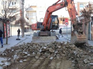 Turgutlu Belediyesi Farklı Noktalarda Çalışmalarını Sürdürüyor