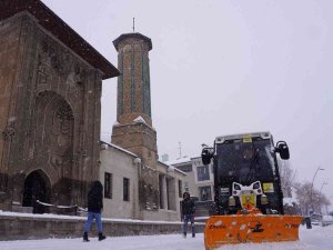 Konya Büyükşehir Kar Ve Buzlanmaya Karşı 31 İlçede Görev Başında