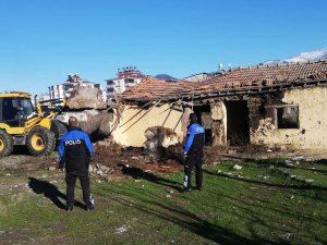 Osmaniye’de Metruk Binalar Yıkılıyor