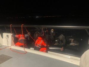 Ayvalık’ta 10 Düzensiz Göçmen Kurtarıldı