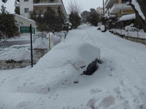 Yunanistan’da Kar Fırtınasında Mahsur Kalan Sürücülere 2 Bin Euro Ödenecek