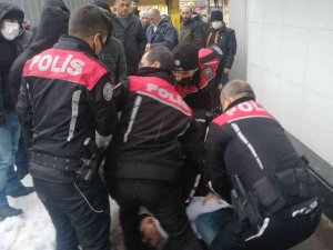 Sopalı Kavgayı Polis Güçlükle Önledi