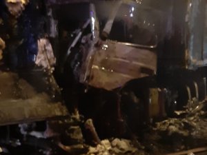 Tarsus’ta Tır Şoförü Yanarak Hayatını Kaybetti
