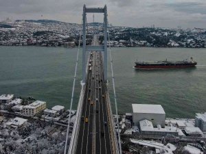 Beyaza Bürünen İ̇stanbul Boğazı Havadan Görüntülendi