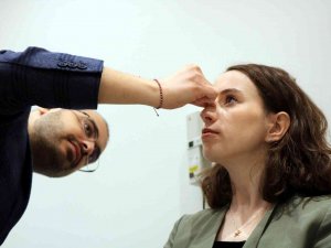 Rinoplasti Uzmanlarına En Çok Sorulan Soru: "Estetikten Sonra Burnum Düşer Mi"