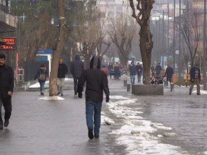 Siirt’te Omicron Varyantında Artış: Çocuklar Servisleri, Yaşlılar Yoğun Bakım Ünitesini Doldurdu