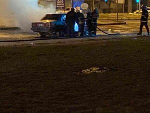 Seyir Halindeki Otomobil Alev Aldı