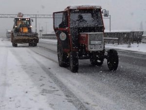 Altınova’da Karla Mücadele Devam Ediyor