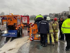 Kadıköy’de Devrilen, İ̇bb’ye Bağlı Kar Küreme Aracının Sürücüsü Alkollü Çıktı