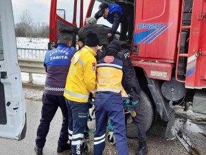 Direksiyon Başında Fenalaşan Sürücüye Zabıta Ekiplerinden Hayati Müdahale