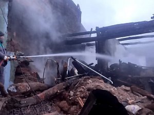 Ev Yangınlarına İtfaiye Ve Orman Teşkilatından Ortak Müdahale