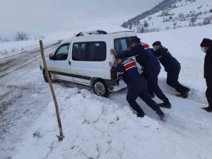 Mahsur Kalan Diyaliz Hastasının Yardımına Jandarma Yetişti