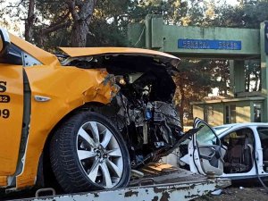 İ̇ki Otomobil Kafa Kafaya Çarpıştı: 4 Yaralı