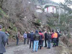 Heyelan Anı Kameralara Yansımıştı, 4 Köyün Yolunu Ulaşıma Açmak İçin Çalışma Başlatıldı