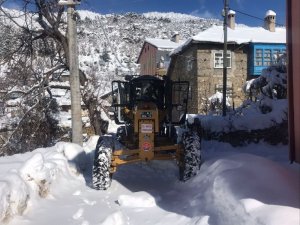 Akseki’de Mahsur Kalan Vatandaşa Alanya Belediyesi Desteği