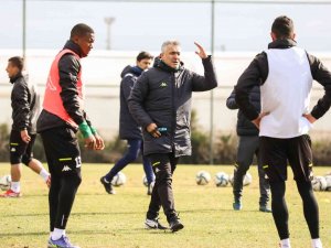 Kocaelispor’da Mehmet Altıparmak Sahaya İndi