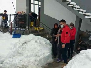 Köydeki Hastayı Umke Ekipleri, Kapalı Köy Yolunu Aşarak Kurtardı