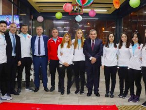 Vali Işık, Golbol Kadın Milli Takımının Kampını Ziyaret Etti