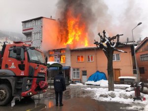 Karabük’te Yan Yana 3 Bina Alevlere Teslim Oldu