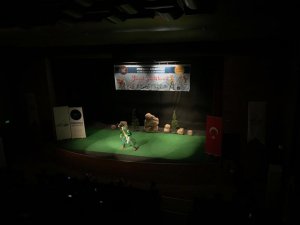 Çocuklar Tiyatro Oyunuyla Doyasıya Eğlendi