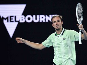 Medvedev, Geriden Gelerek Yarı Finale Çıktı