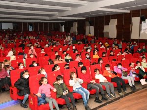 Tatilde Öğrenciler Karagöz’le Eğlendi