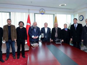 Edirne’de Akademisyenler Kitaplarını Rektör Tabakoğlu’na Takdim Etti