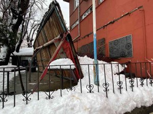 Zonguldak’ta Hastane Kantininin Çatısı Çöktü
