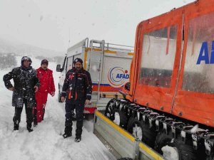 Karda Mahsur Kalan Adamı Ekipler Kurtardı