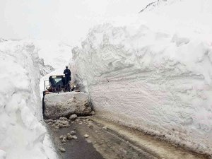 Gümüşhane’de Ekiplerin 11 Saatlik Zorlu Mesaisi