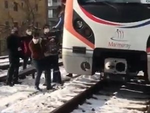 Marmaray Suadiye İstasyonunda Tren Arıza Yaptı, Yolcular Diğer İstasyona Yürüdü
