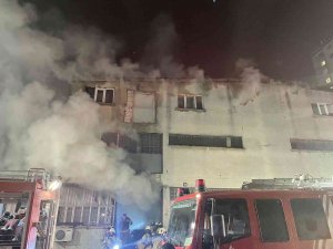 İ̇stanbul’da İplik Fabrikasında Korkutan Yangın