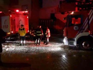 Yanan Ayakkabılık Bina Sakinlerini Sokağa Döktü