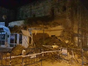 İ̇zmir’de İş Yeri Büyük Gürültüyle Çöktü