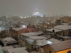 Kudüs Kara Büründü