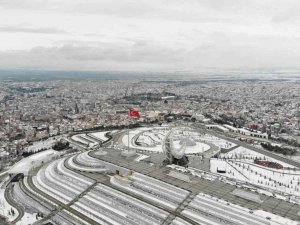 Beyazlar İçindeki Balıkesir’de Masalsı Görüntüler Oluştu