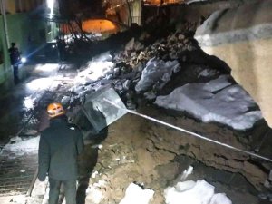 Yoğun Kar Yağışı Nedeniyle Okulun İstinat Duvarı Çöktü