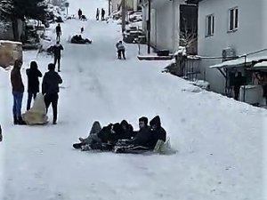 Sokaklar Kayak Pistine Döndü