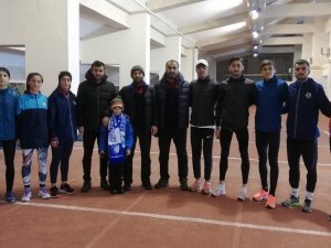 Atletler, Şampiyonalar İçin Kapalı Salonda Çalışıyor