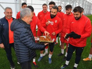 Başkan Akkaya’dan Akşehirspor’a Tatlı İkramı