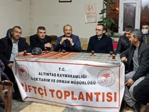 Altıntaş’ta Çiftçi Eğitim Toplantısı
