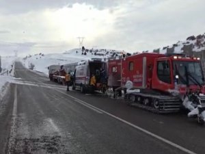 Karlı Bölgedeki Kalp Hastasına Paletli Ambulans İle Ulaşıldı