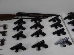 Mersin Polisi Son 6 Ayda 499 Ruhsatsız Tabanca İle 247 Tüfek Ele Geçirdi