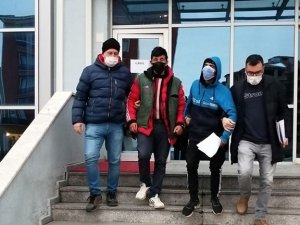 Hırsızlıktan Aranıyordu, Adliyede Yakalandı