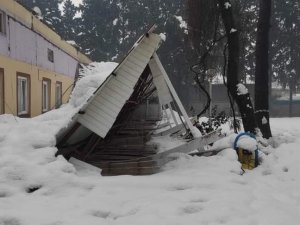 Kahramanmaraş’ta Kar Nedeniyle Çatılar Çöktü