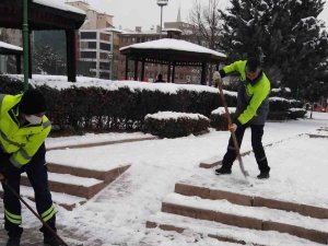 Kırıkkale Belediyesi’nin Kar Mesaisi Sürüyor